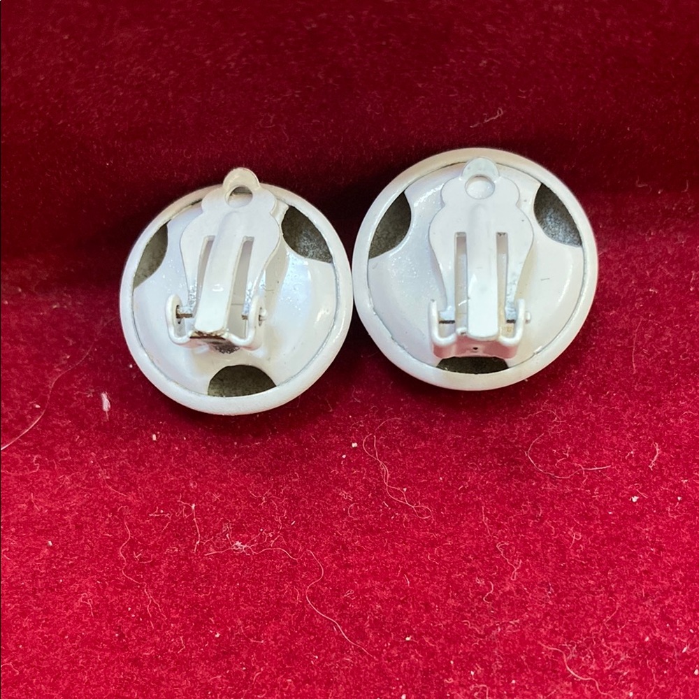 White Dome-Shaped Vintage Clip-On Earrings with Luminous Finish - Picture 2 of 2
